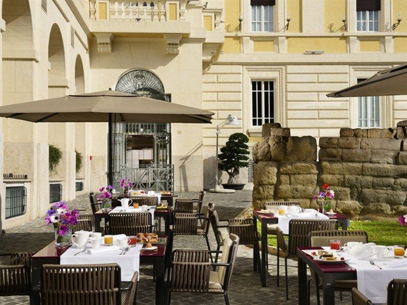 Palazzo Montemartini Rome, A Radisson Collection Hotel Luaran gambar The hotel's garden