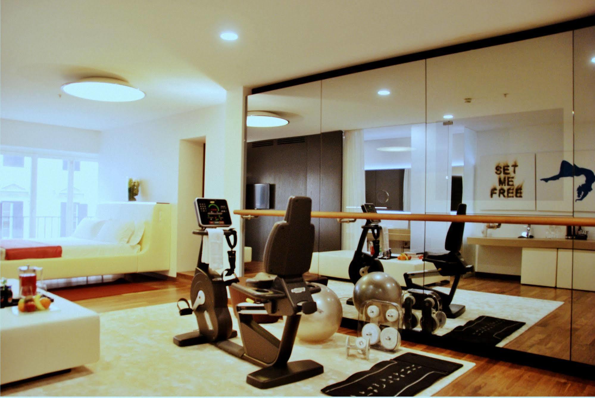 Palazzo Montemartini Rome, A Radisson Collection Hotel Luaran gambar A home gym
