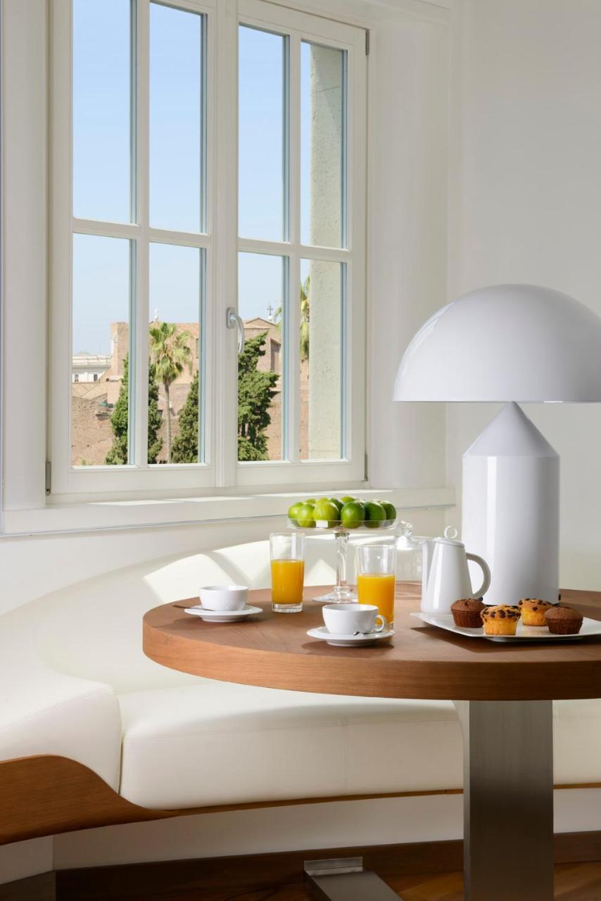 Palazzo Montemartini Rome, A Radisson Collection Hotel Luaran gambar A lamp by Artemide